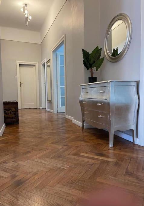 Florianska Grand Apartment 2 كراكوفيا المظهر الخارجي الصورة
