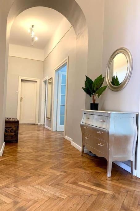 Florianska Grand Apartment 2 كراكوفيا المظهر الخارجي الصورة